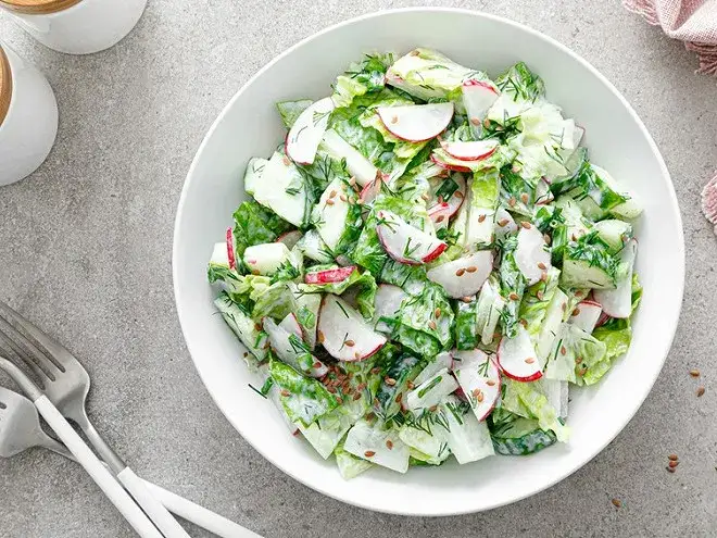 Salade concombre yaourt: l'astuce pour un croquant parfait