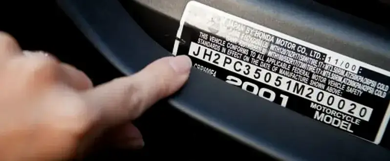 Jak sprawdzić numer lakieru w samochodzie i uniknąć kosztownych błędów