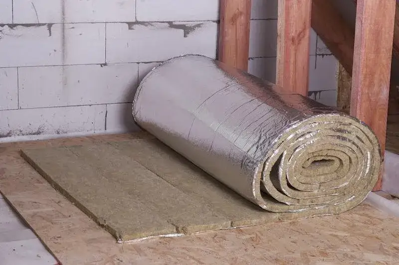 Gdzie wyrzucić wełnę mineralną? Uniknij kar za niewłaściwą utylizację