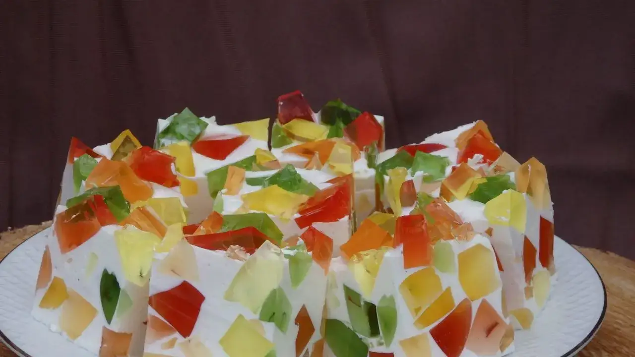 Sekrety śmietanowca z galaretkami: przepis, który zawsze się uda!