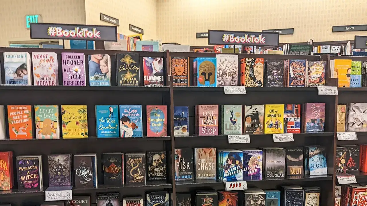 Dlaczego literaturze nie wystarcza język literacki w nowoczesnym świecie?