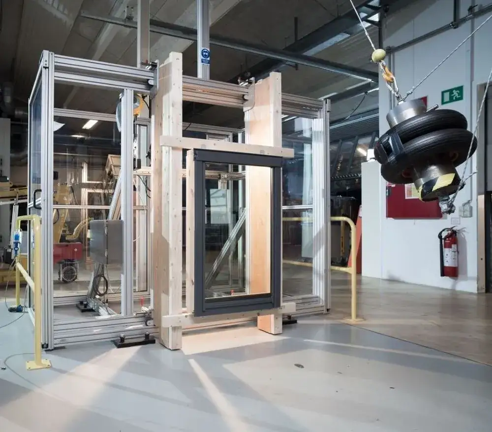 Skuteczne sposoby na zabezpieczenie okien dachowych przed gradem