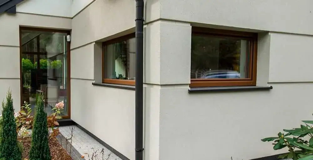 Najlepsze parapety zewnętrzne do brązowych okien - porównanie