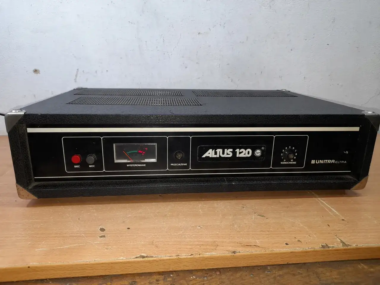 Wzmacniacz estradowy Unitra - poznaj jego unikalne cechy i zastosowanie