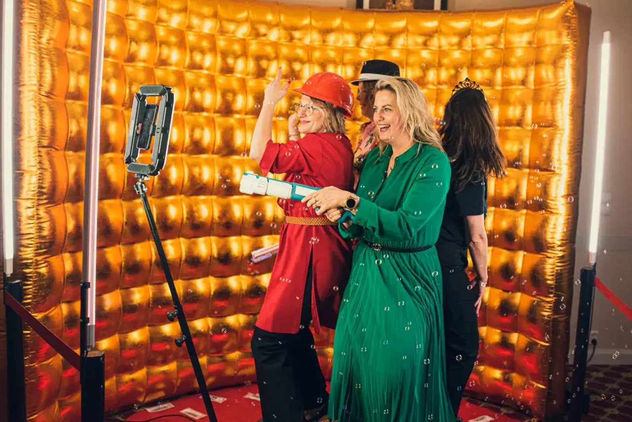 Jak działa fotobudka 360? Odkryj tajemnice jej wyjątkowej technologii