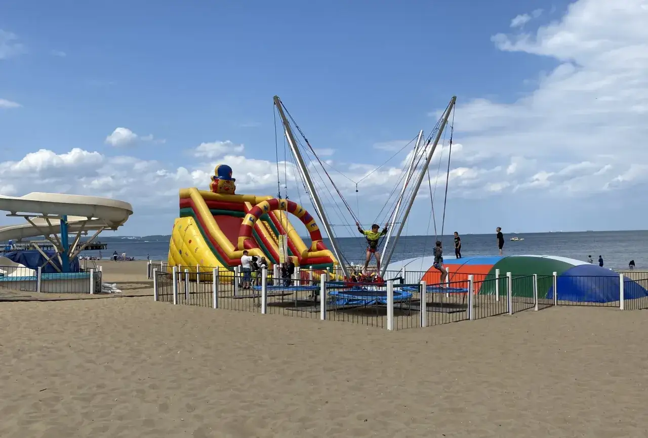 Ile kosztują warkoczyki nad morzem? Pełny cennik i triki na oszczędność.