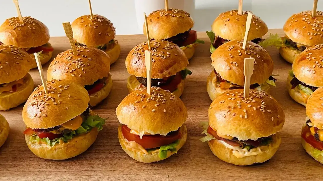 Mini burgers moelleux: le secret du Tangzhong pour un apéritif parfait