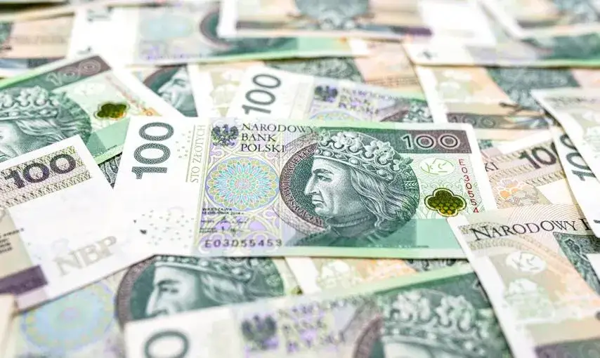 Czy pożyczka może być w gotówce? Poznaj ryzyka i zalety tej opcji