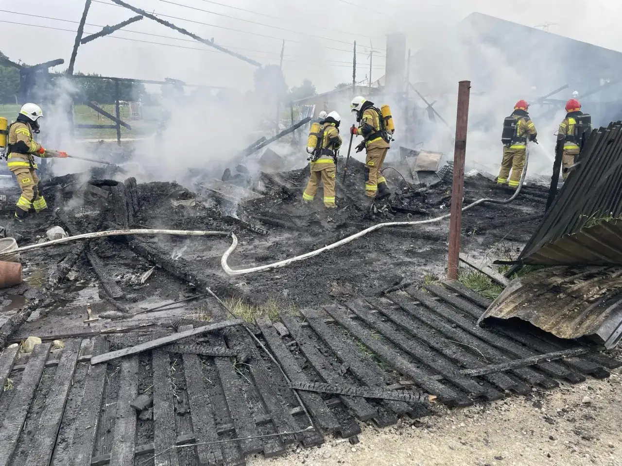 Pożar w stadninie: Jak uchronić konie i zapobiec tragedii?