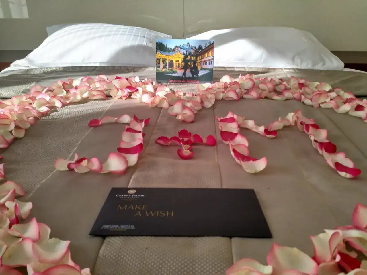 Idealny prezent na rocznicę ślubu? Sprawdzone pomysły dla Niej i Niego