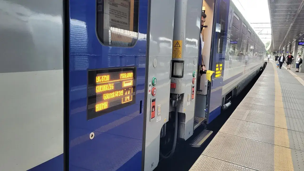 Jak najlepiej dojechać z Łodzi do Kołobrzegu - porównanie kosztów i czasu podróży