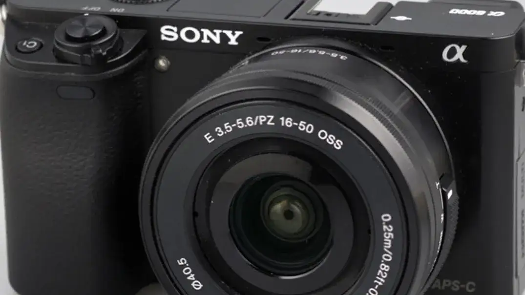 Jakie obiektywy pasują do Sony Alfa 6000? Sprawdź najlepsze opcje