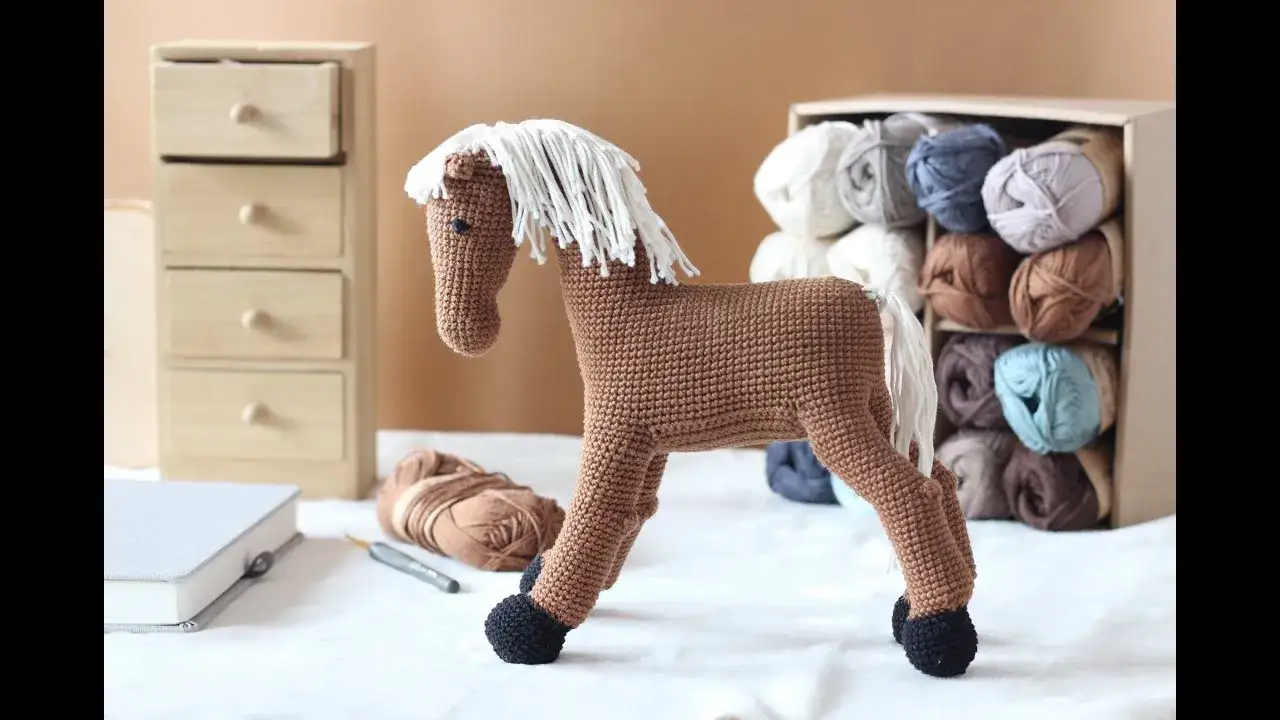 Jak zrobić nauszniki dla konia na szydełku? Komfort DIY!