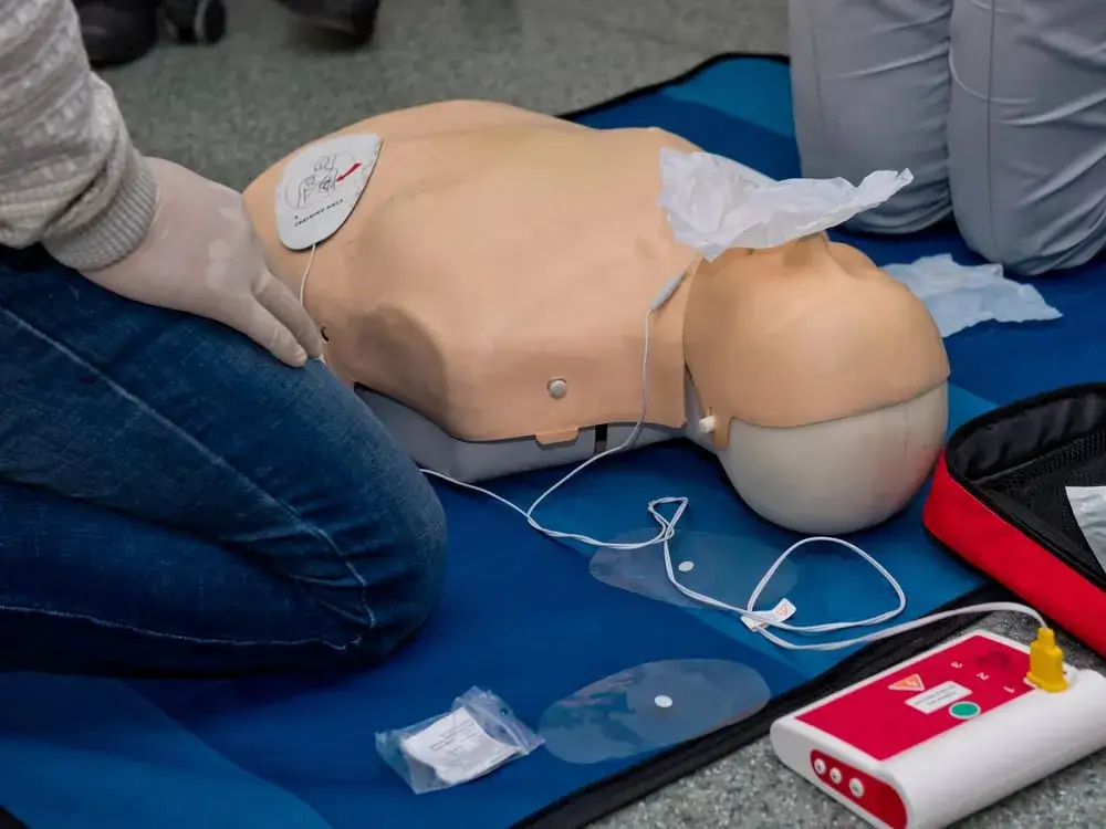 Ile trwa pierwsza pomoc na prawo jazdy? Sprawdź, co musisz wiedzieć