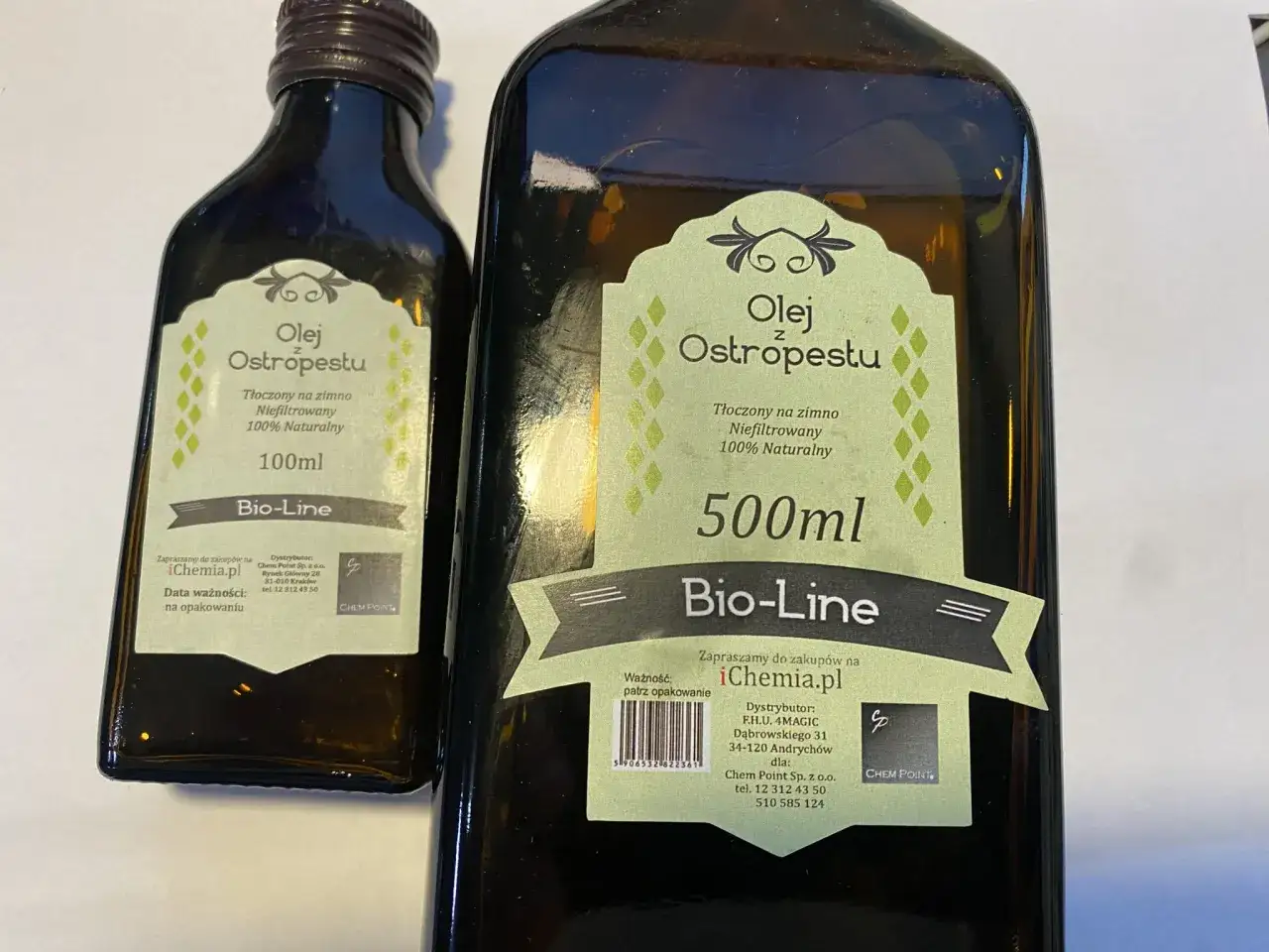 Dwie butelki oleju z ostropestu, 100ml i 500ml, tłoczone na zimno, niefiltrowane, 100% naturalne. Poznaj olej z ostropestu właściwości!