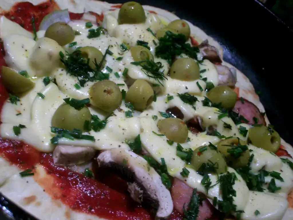 Jak jeść pizzę z oliwą - odkryj tradycyjne metody i smaki