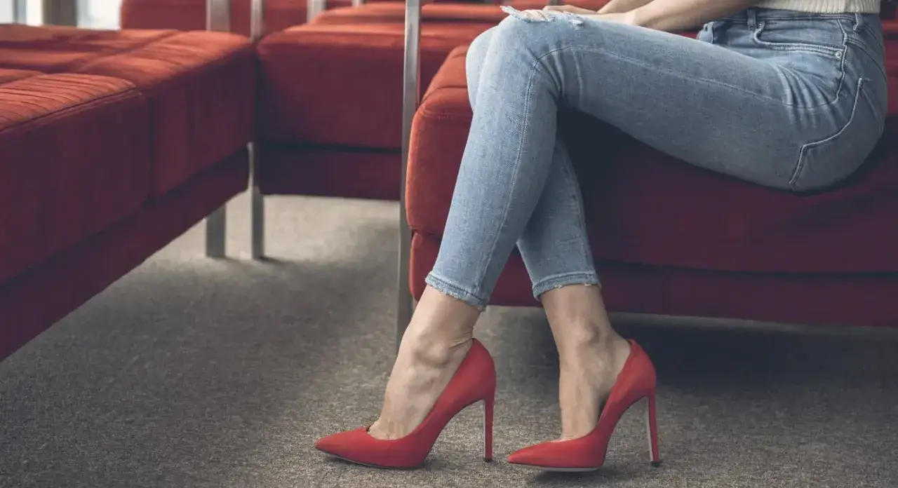 Czerwone szpilki do czego – odkryj idealne stylizacje na każdą okazję