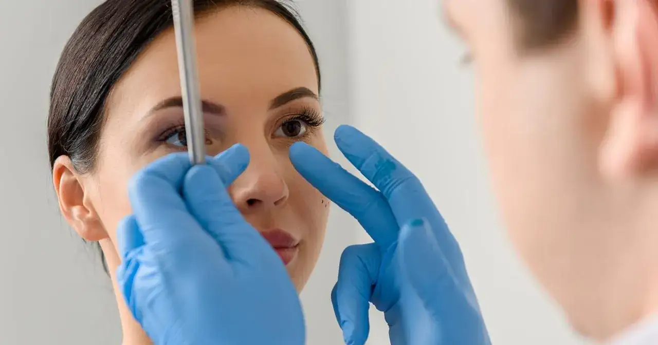 Chirurg plastyczny: czym się zajmuje? Poza estetyką pełen zakres!