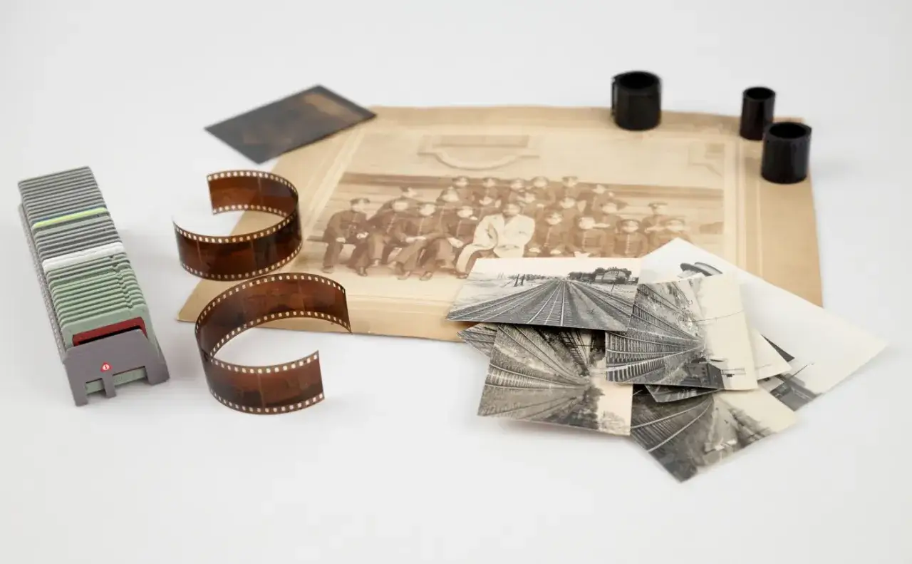 Digitalizacja negatywów: Profesjonalnie czy w domu? Wybierz mądrze!