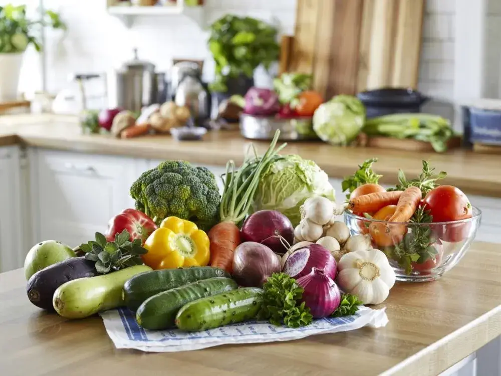 Mrożenie sałatek: Tak, ale z głową! Które mrozić, czego unikać?