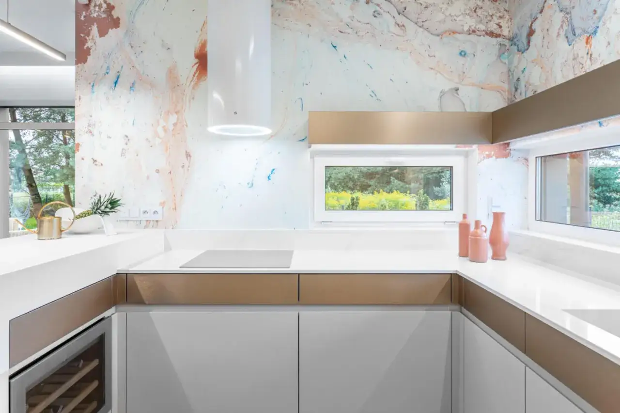 Ochrona ścian w kuchni: materiały łatwe w czyszczeniu i odporne