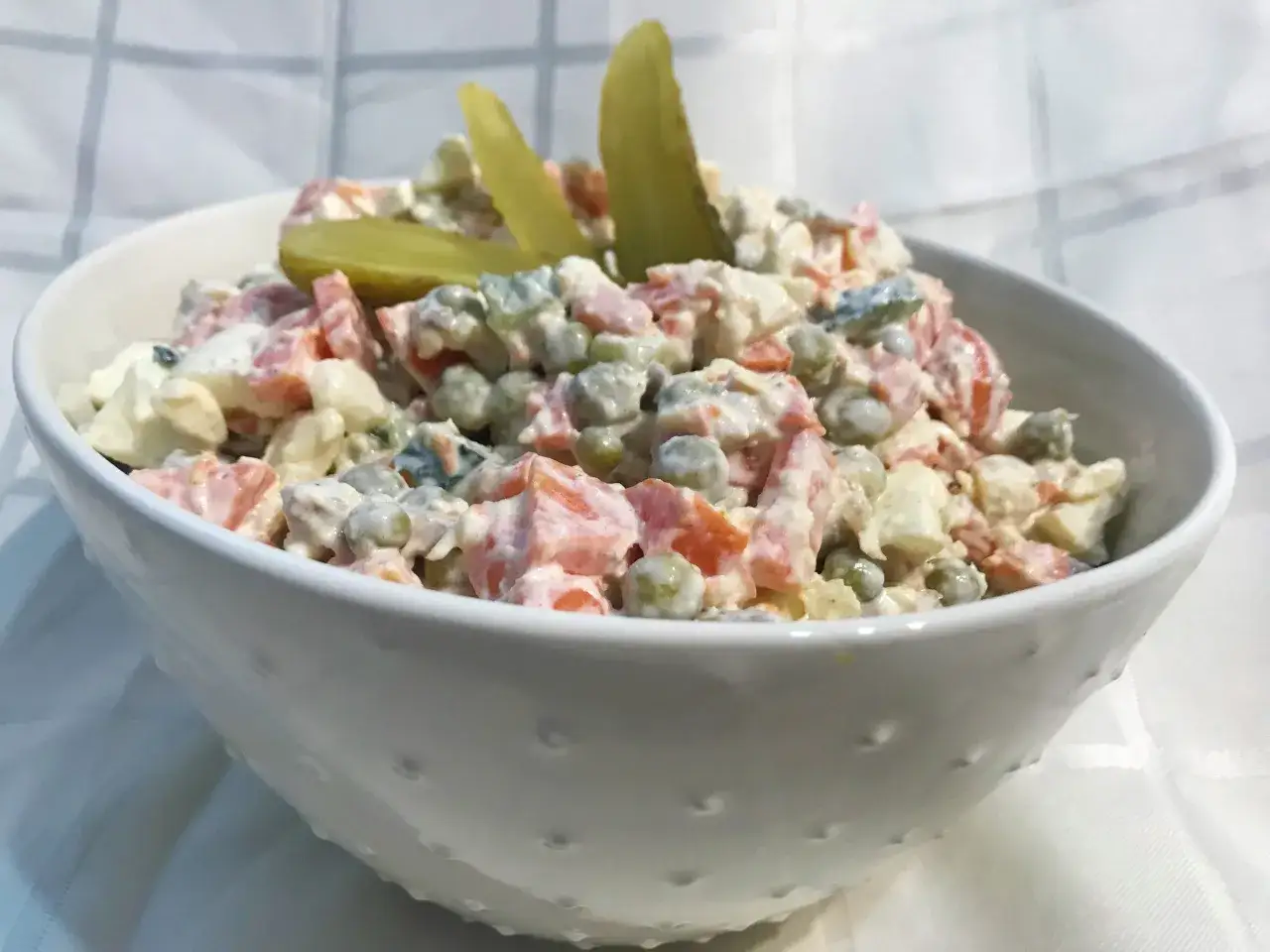 Idealne sałatki do żeberek, które poprawią smak Twojego dania