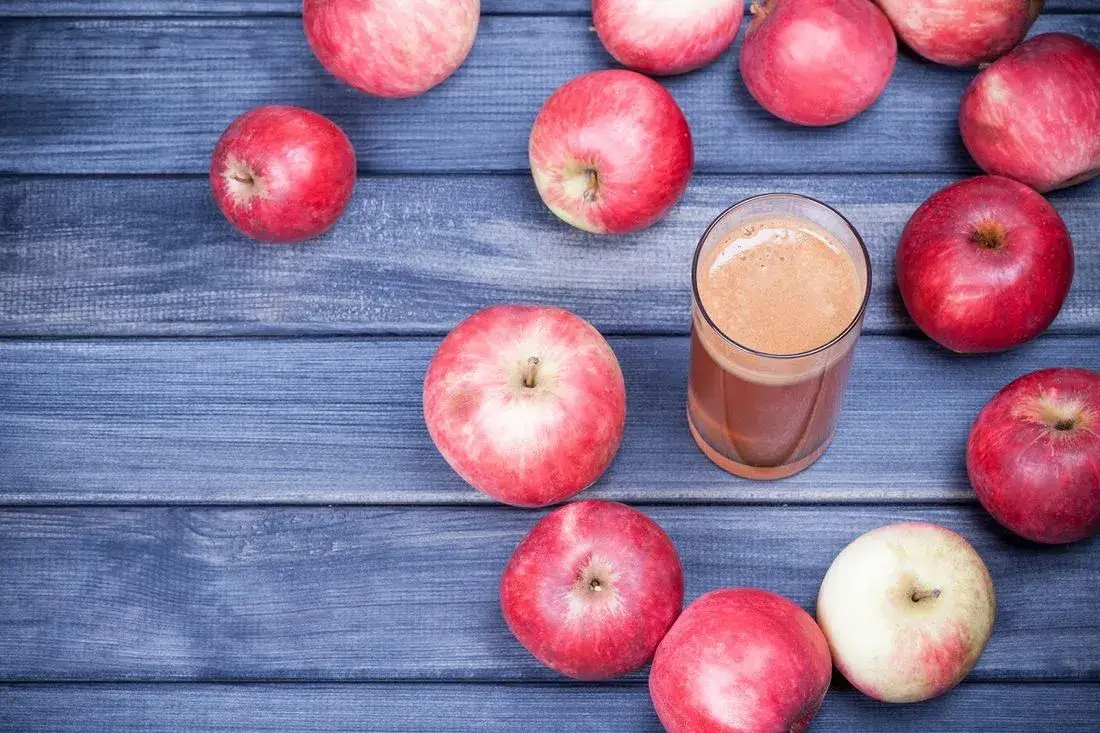 Napoje na piękną cerę: Co pić, by skóra promieniała?