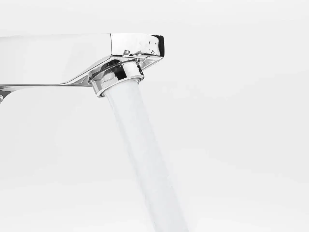 Jak wymienić sitko w kranie? Poradnik DIY i oszczędność wody!