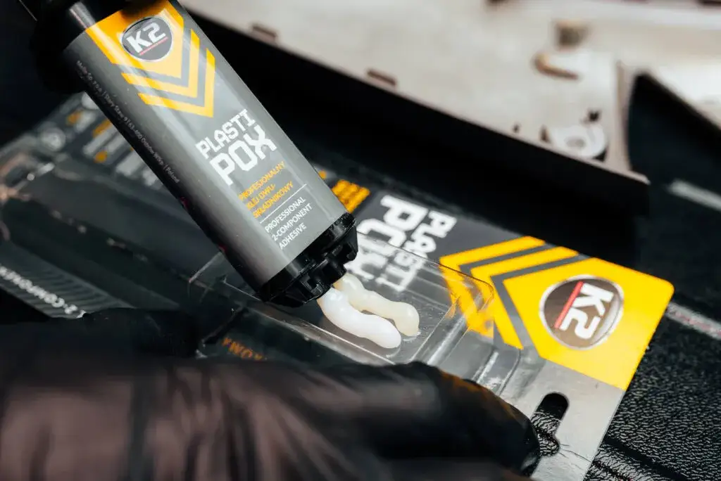 Czym skleić kluczyk samochodowy, aby naprawić go skutecznie?