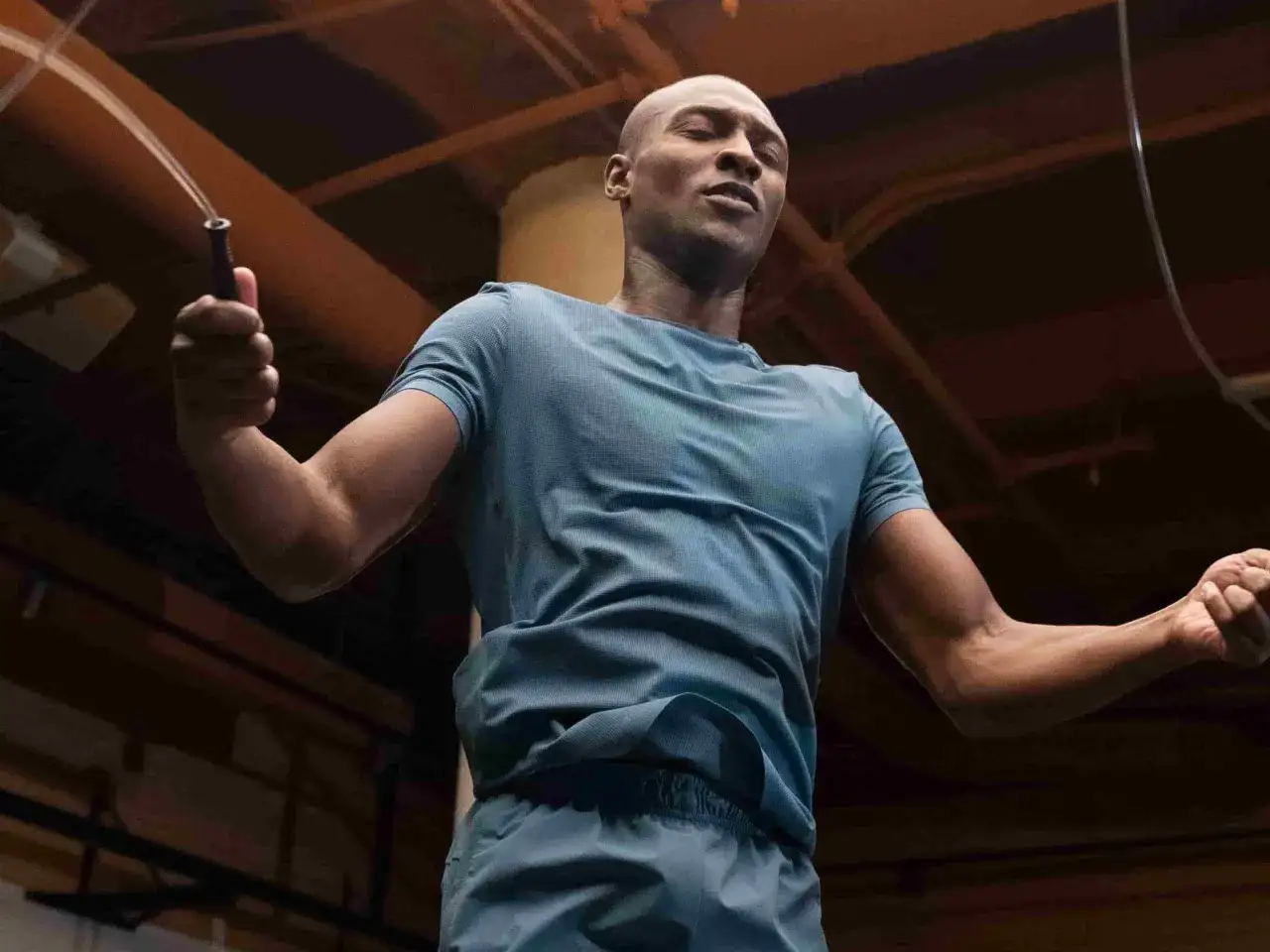 La mejor ropa para el gimnasio hombre que mejora tu rendimiento y comodidad