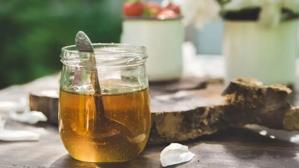 Jak rozpoznać czy miód jest prawdziwy: uniknij oszustw i niskiej jakości