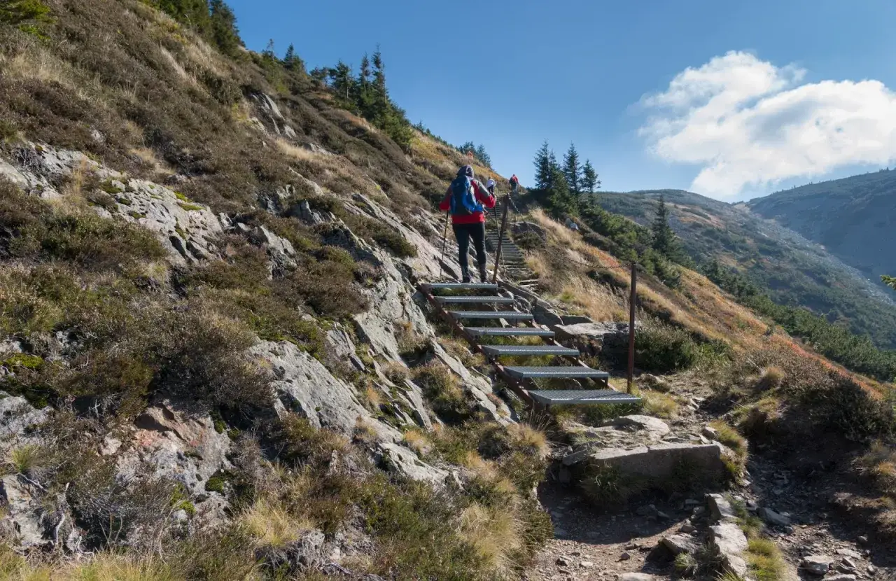 Czeskie Karkonosze atrakcje: Odkryj najpiękniejsze miejsca i szlaki