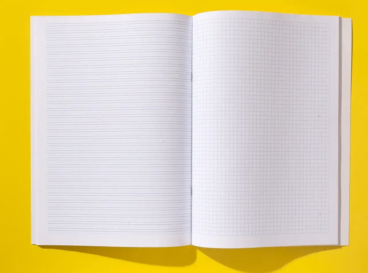 Zeszyt do historii w linie czy w kratkę – który wybór jest lepszy?