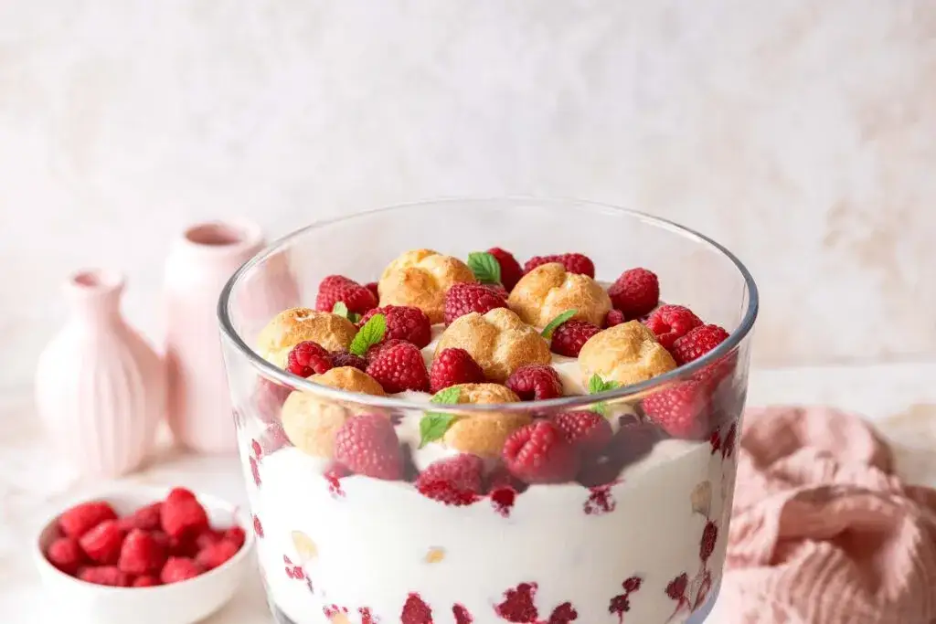 Windbeutel-Himbeer-Dessert: Blitzschnell & köstlich (10 Min.)