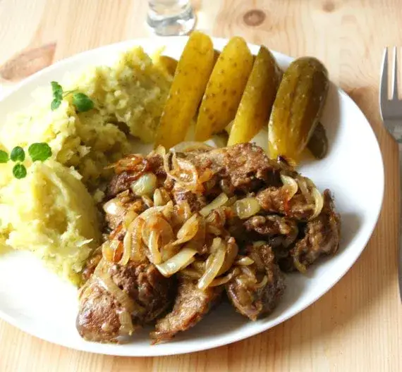 Jak zrobić idealną wątróbkę drobiową? Miękka i soczysta!