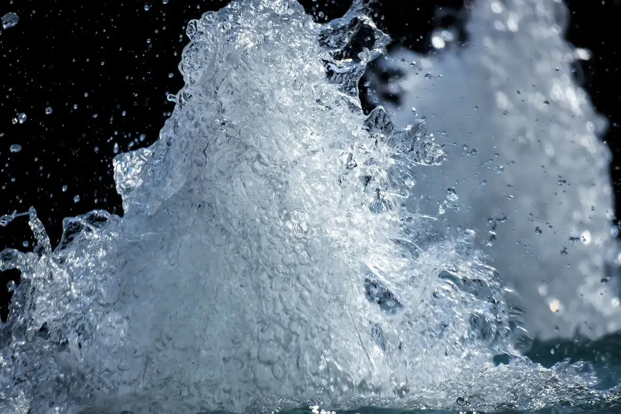 Ciśnienie wody w kranie: normy, problemy i jak je rozwiązać?