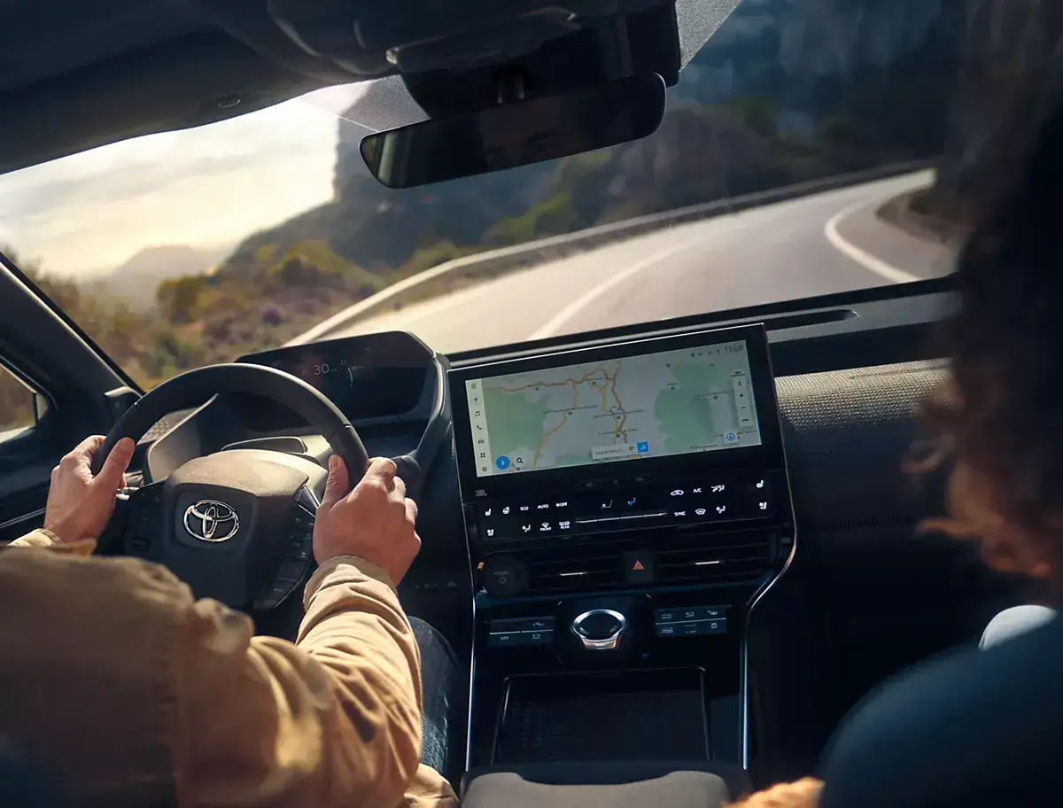 Jak działa tryb EV w Toyocie i jakie ma ograniczenia?