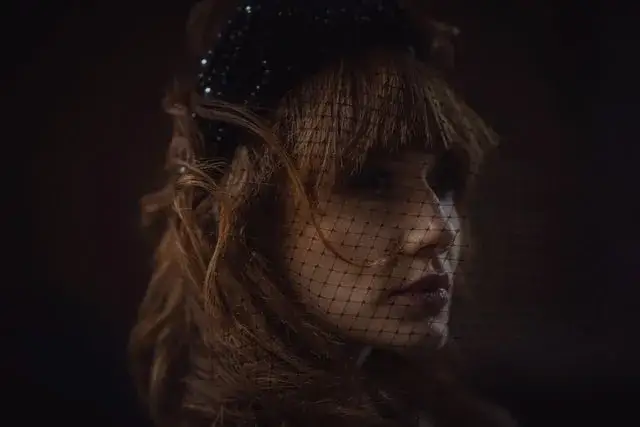 Jak ubrać się na komunię w żałobie z szacunkiem i elegancją