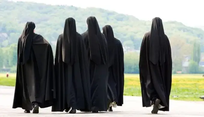 Byłe zakonnice: Historie, przyczyny odejść i wyzwania