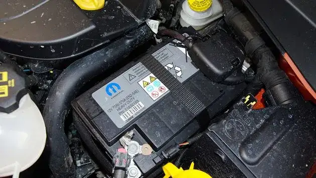 Czy alternator może rozładować akumulator na postoju? Oto prawda!