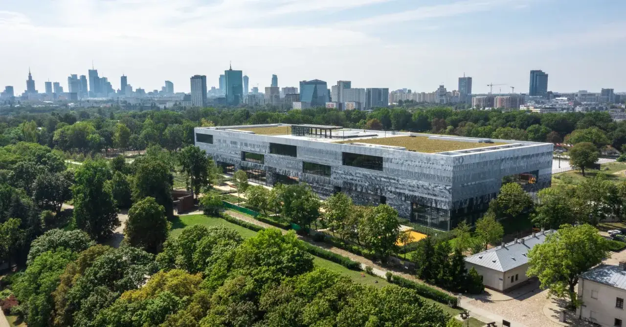 Kto wybudował pałac kultury w Warszawie? Odkryj nieznane fakty