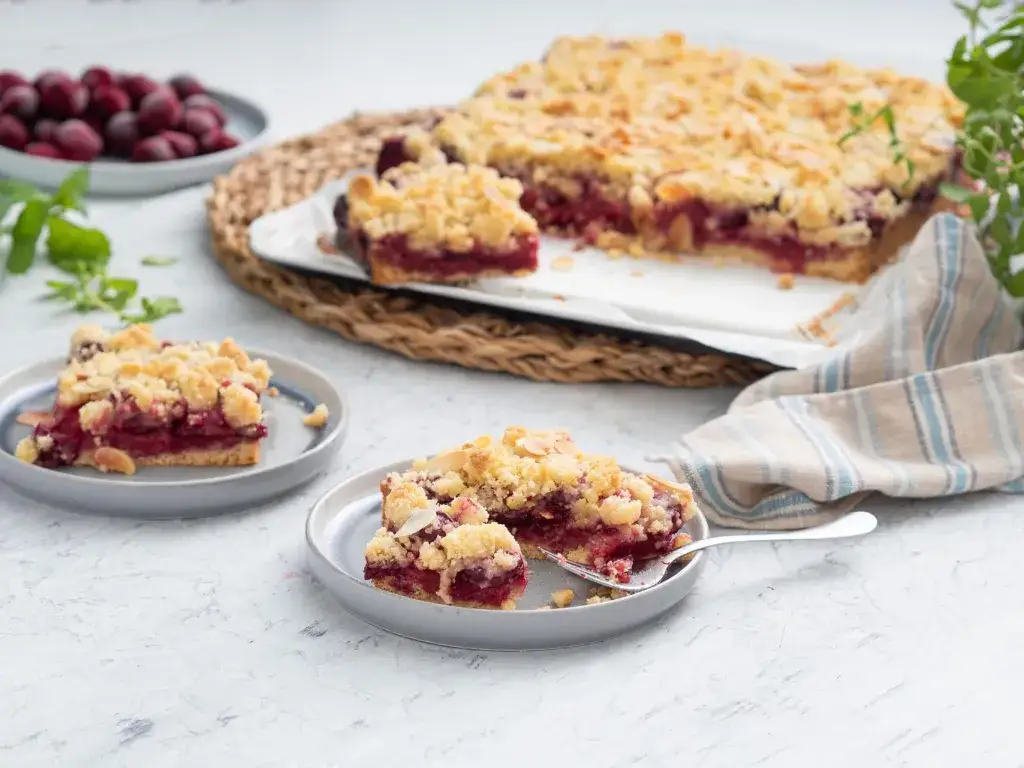 Kruche ciasto z frużeliną wiśniową – prosty przepis na pyszny deser