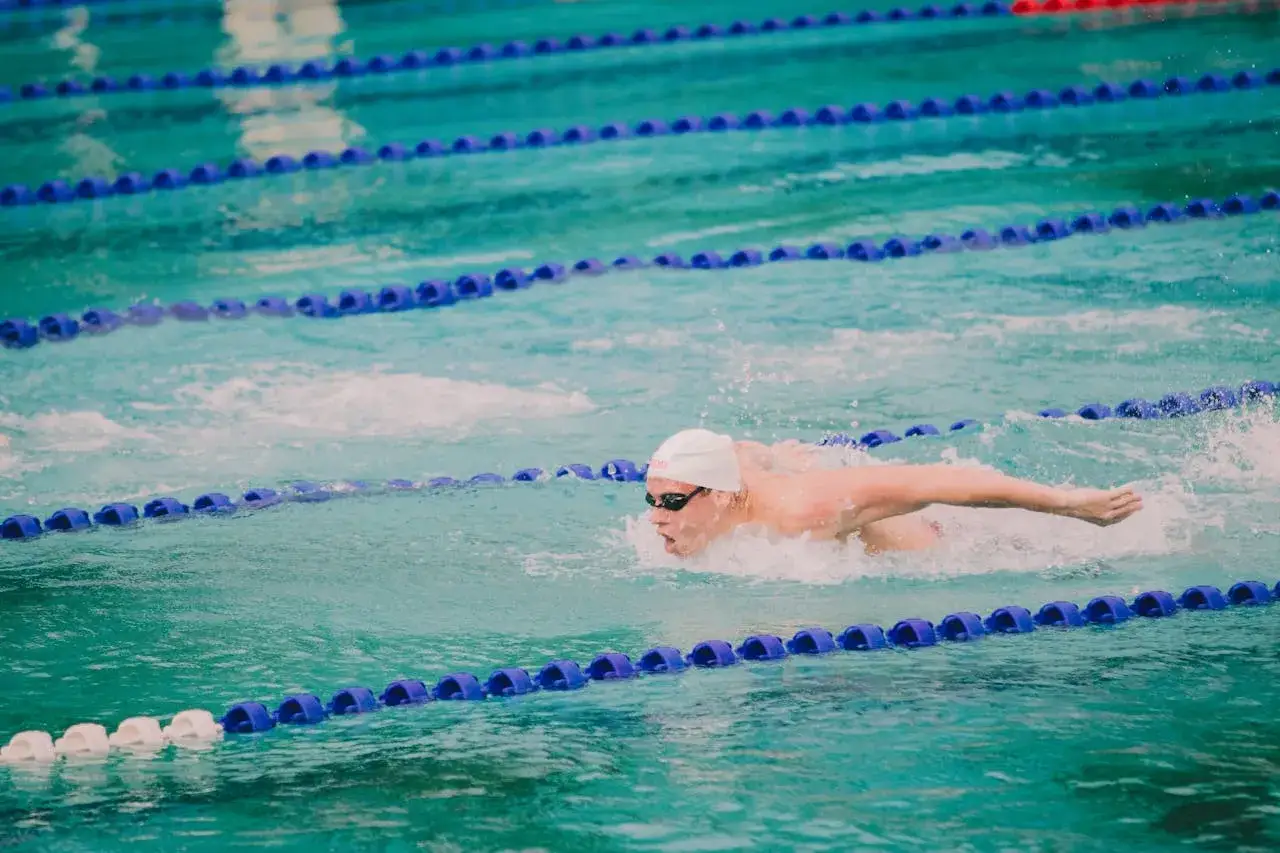 Żabka idealna? Opanuj styl klasyczny krok po kroku z Ernestem!