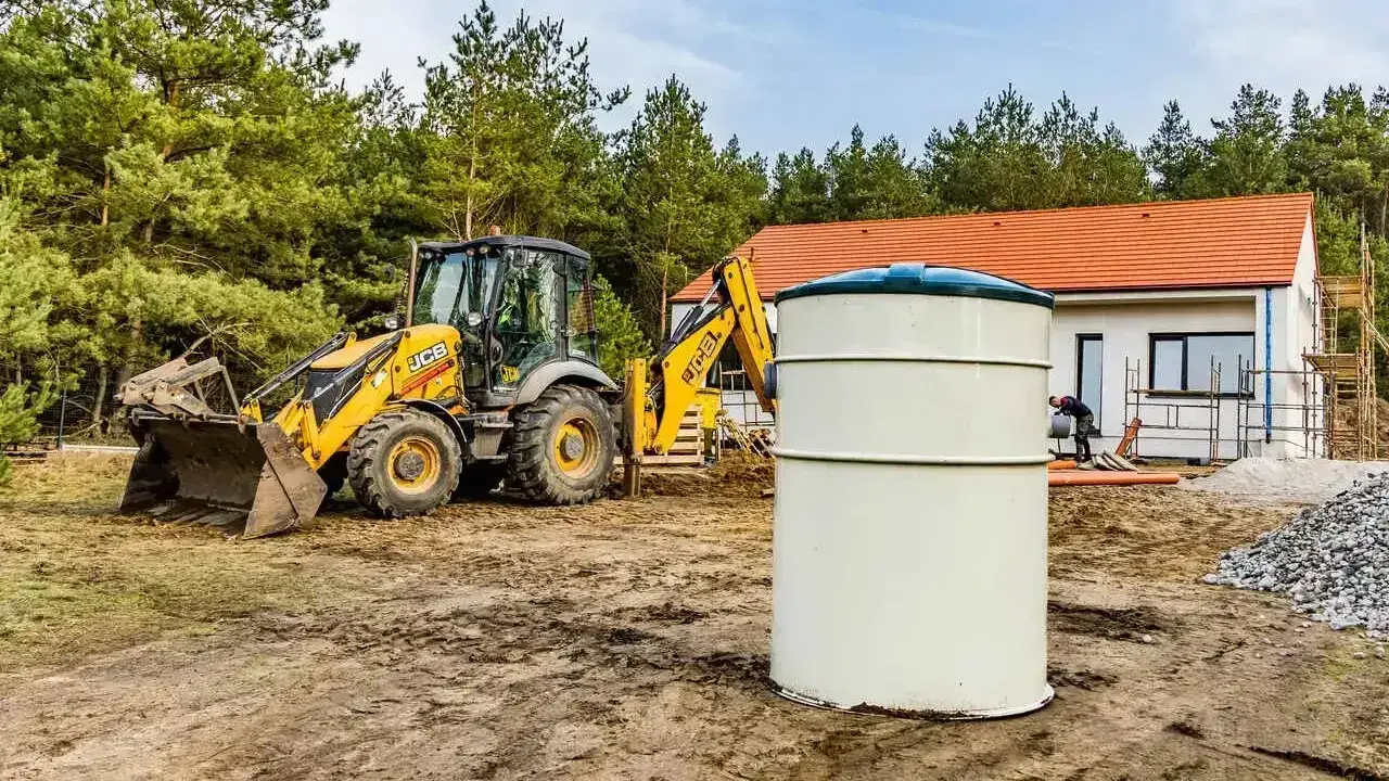 Koszt budowy przydomowej oczyszczalni ścieków: ile naprawdę zapłacisz?