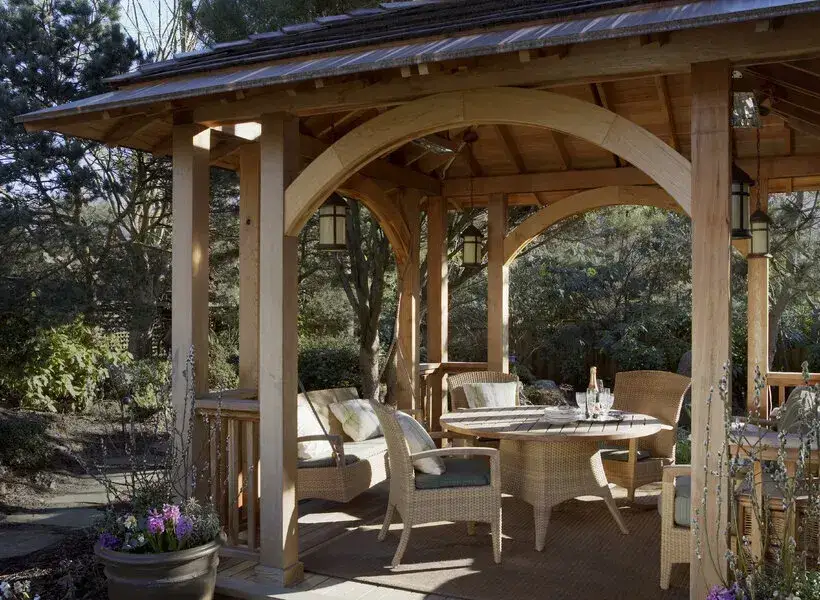 Jak odnowić altanę na działce i uniknąć kosztownych błędów