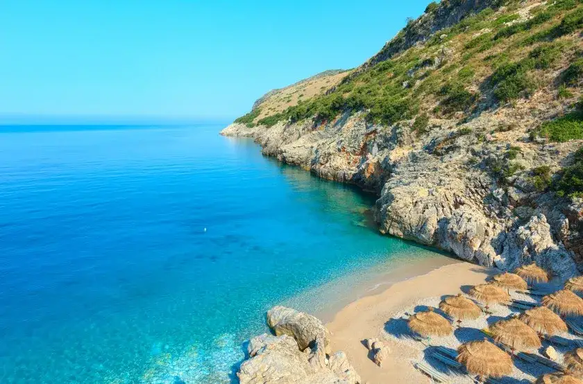 Jakie morze jest w Albanii? Odkryj różnice między Adriatykiem a Jońskim