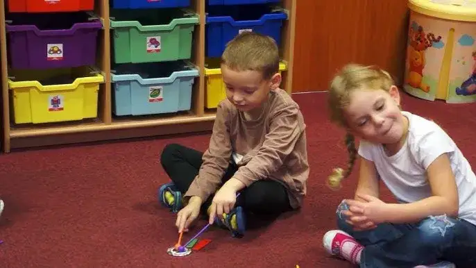 Zajęcia z rytmiki w przedszkolu: jak rozwijać dziecięce talenty muzyczne