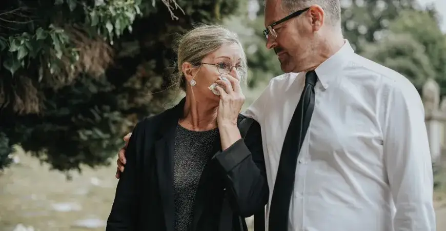 Jaką koszulę na pogrzeb wybrać, aby okazać szacunek?