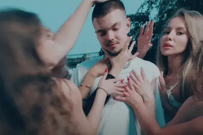 Ile Palion ma lat? Zaskakujące fakty o jego życiu i karierze