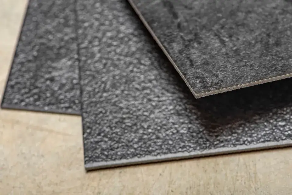 Wykładzina PCV jaki to odpad? Utylizacja i recykling, których musisz unikać